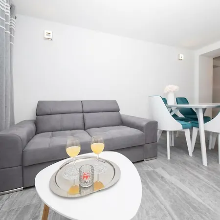 Appartamento Apartman Luminosa In Souterrain